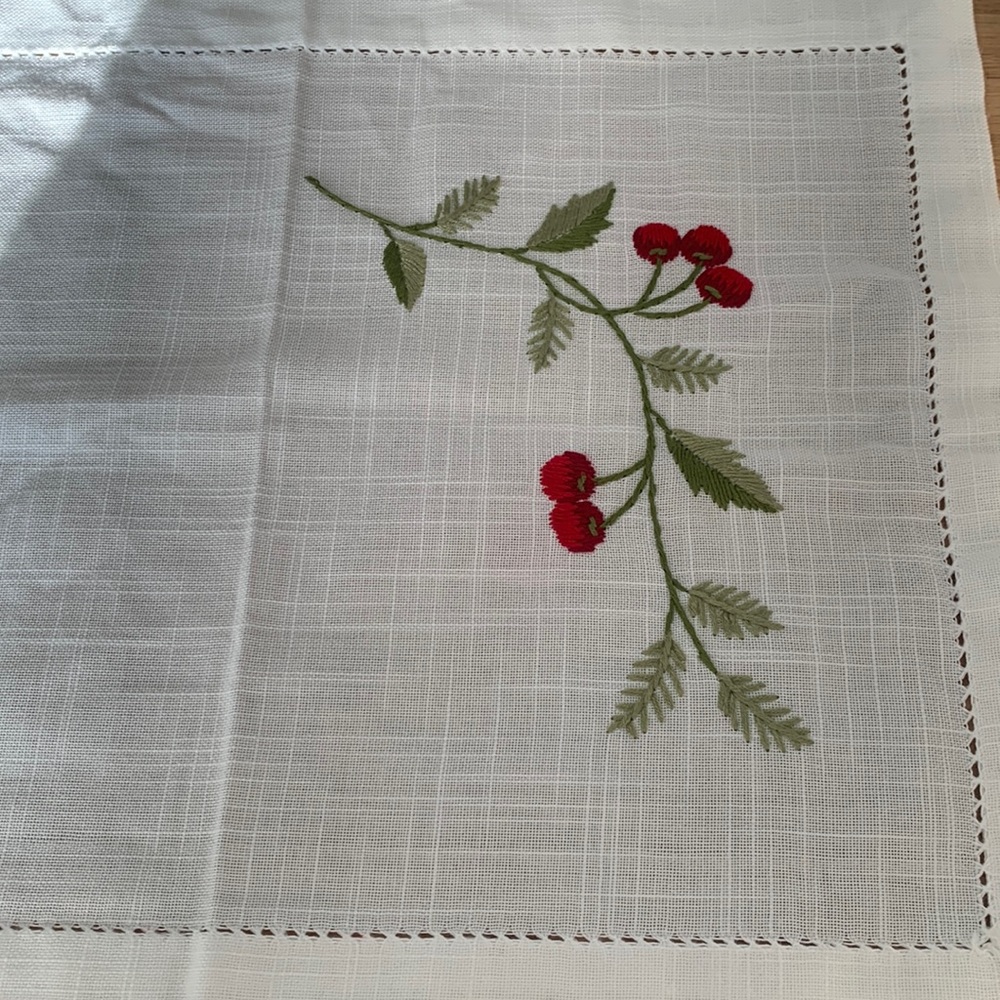 ☀️Weekend SALE☀️Embroidered Berries Linen Tablecloth